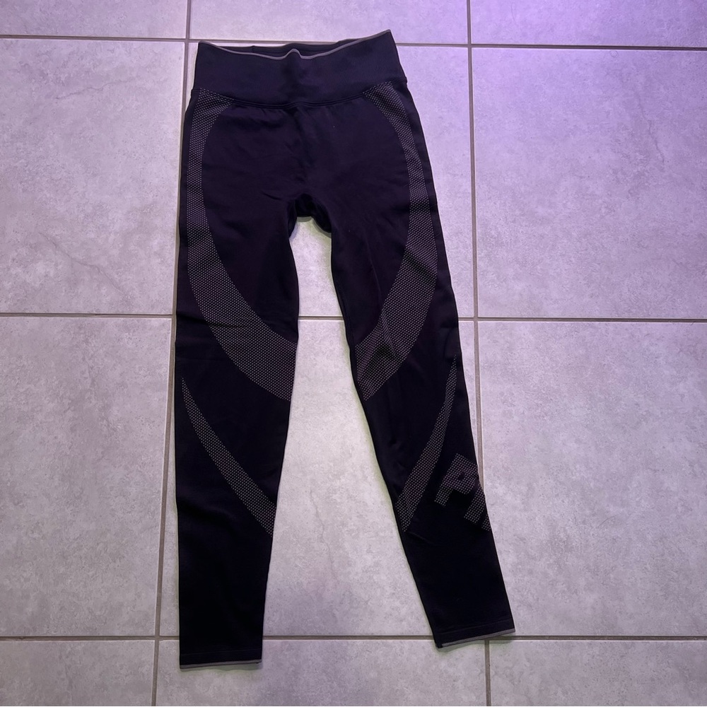 Victoria’s Secret pink seamless leggings M
